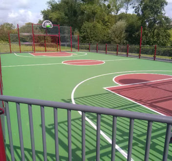 Multisports-rouge-et-gris