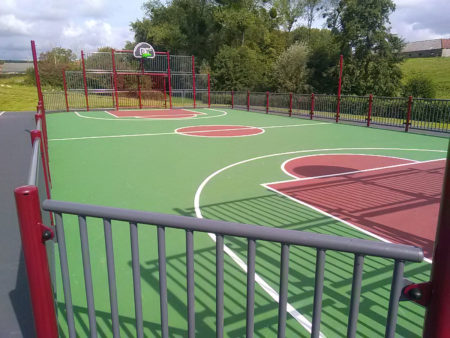 Multisports-rouge-et-gris