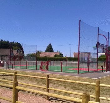 Terrain-multisports-avec-pare-ballons