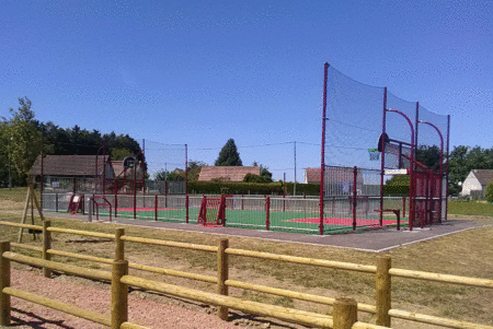 Terrain-multisports-avec-pare-ballons